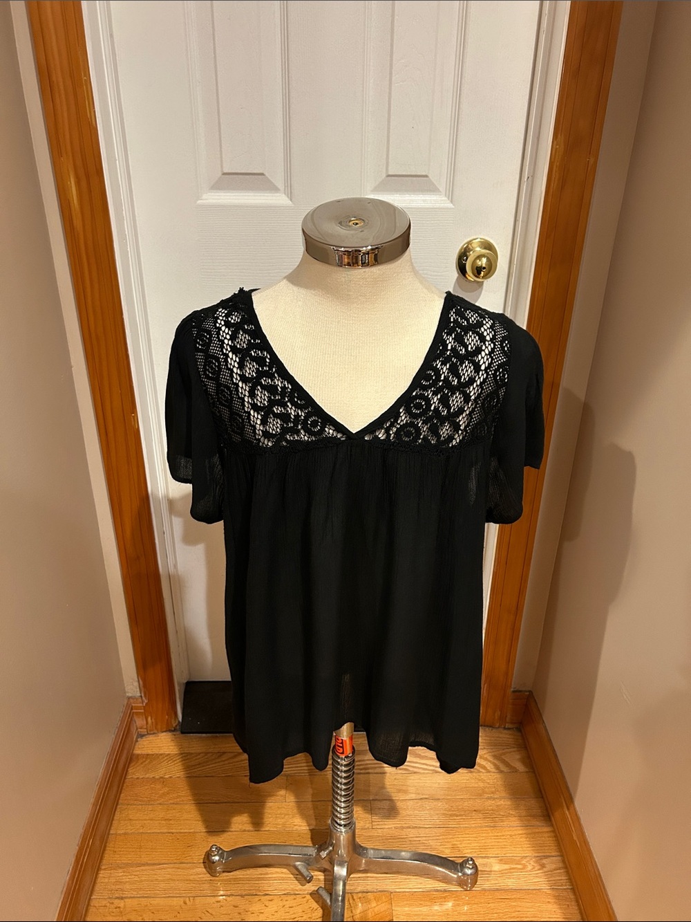 V-Neck Black Lace Yoke Short Sleeve Blouse